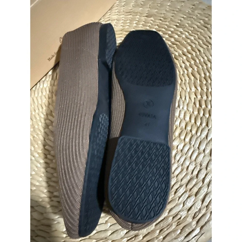 VIVAIA Square-Toe V-Cut Flats (Margot 2.0)‎ Brown size EU/41 US/9.5